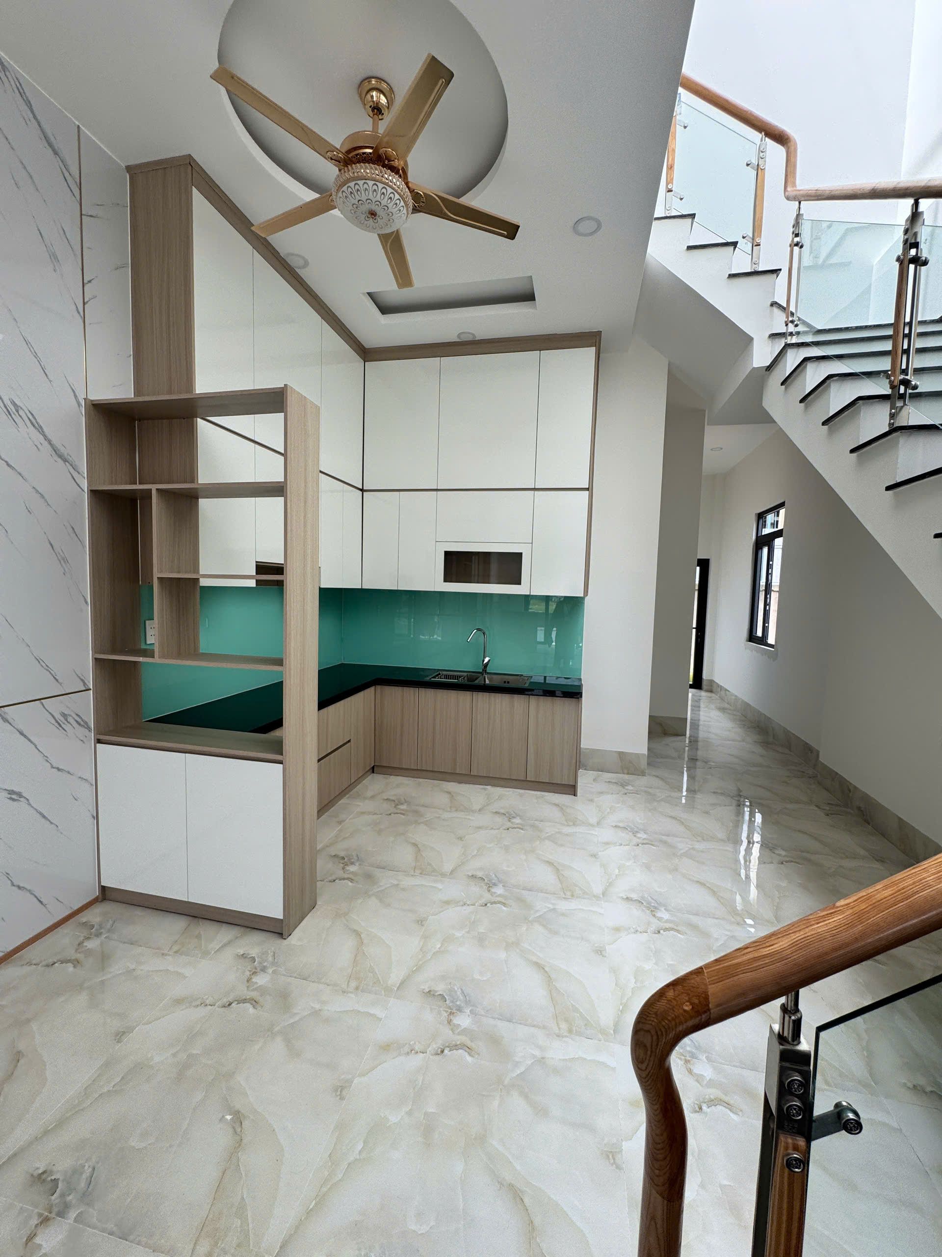 Chủ ngộp bán gấp nhà ngay KDC P.Tân Hiệp, TP HCM, 1 trệt 1 lầu, 3pn 3wc, sổ riêng, hình thật 100%