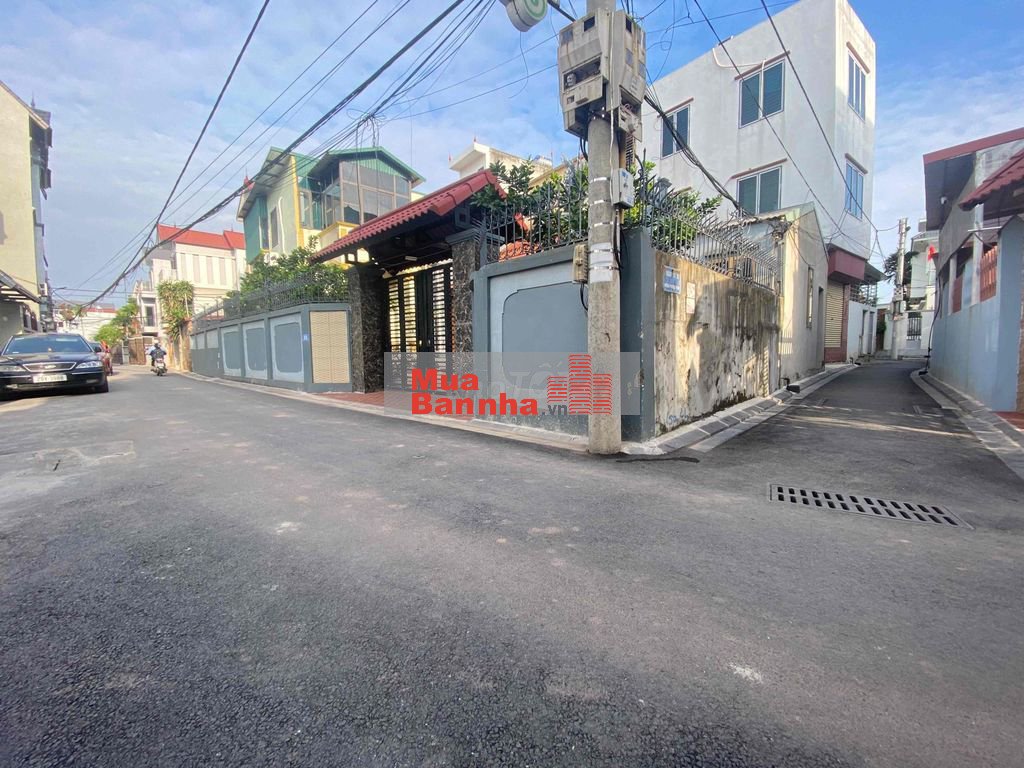 VĨNH NGỌC NHÀ 3 TẦNG SẴN Ở.LÔ GÓC 2 THOÁNG Ô TÔ VÀO NHÀ