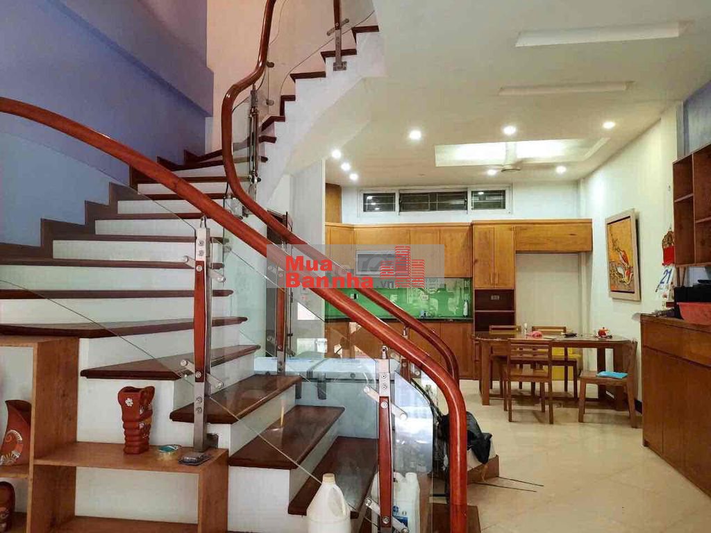 Cần bán gấp , nhà ô tô đỗ cửa đội cần cạnh trường hoàng diệu