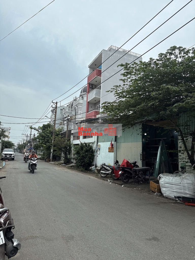 Dt: 12x12, nhà cấp 4 cũ, hẻm 10m đường Hương Lộ 2