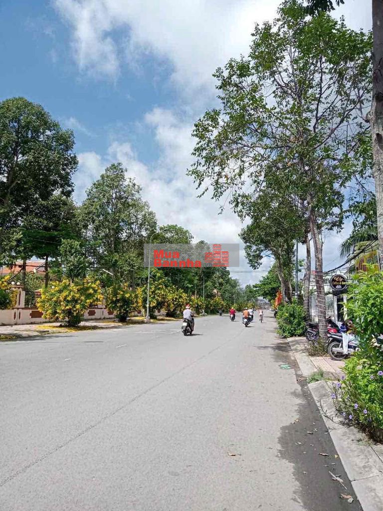 CẦN RA GẤP NHÀ NGHĨ ĐANG HOẠT ĐỘNG 12p KẾ TTTP VĨNH LONG