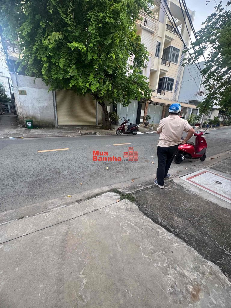 Bán nhà 3 tầng 95m2 như hình thật đính kèm 7,7 tỷ sổ hồng