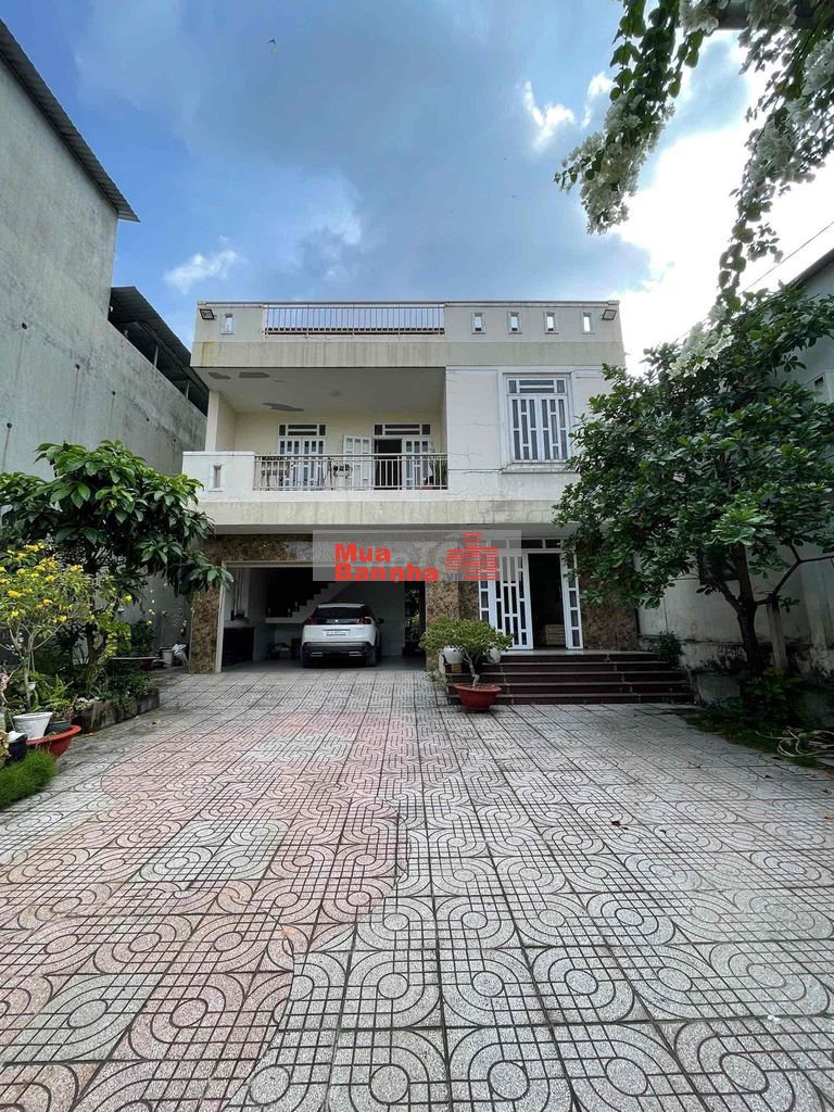 Bán nhà sân vườn sân để được cả xe tăng