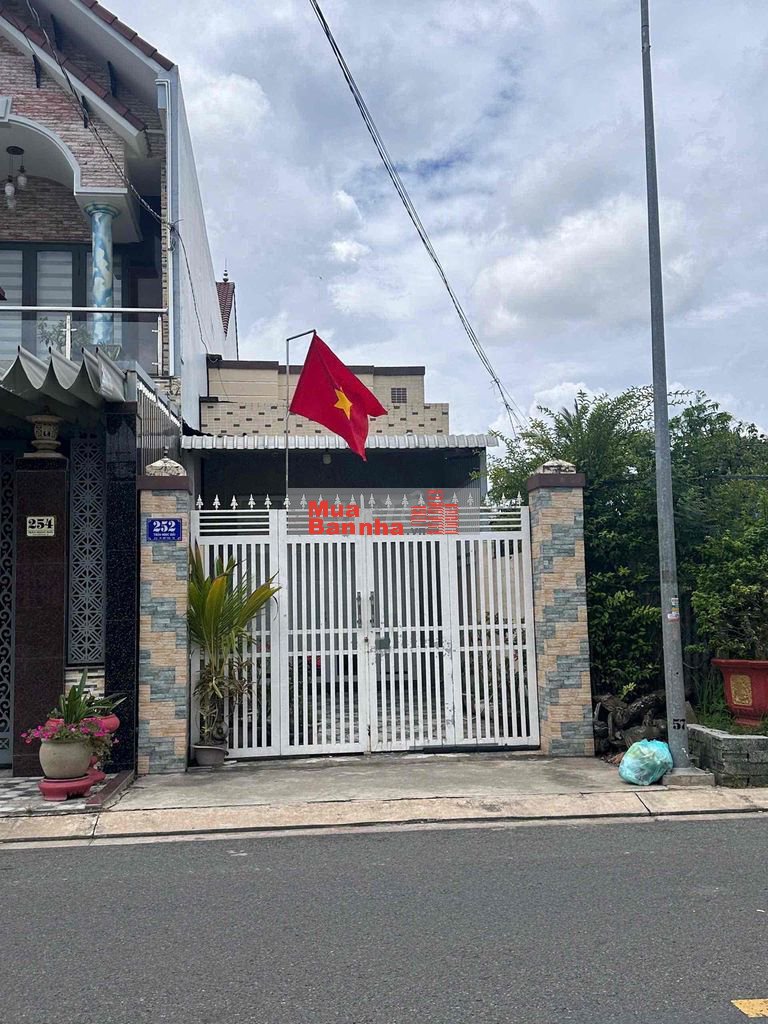 Nhà mt Trần Ngọc Giải, 190m2, vuông vức, tp Mỹ Tho, 2 PN, Nhỉnh 5 tỉ