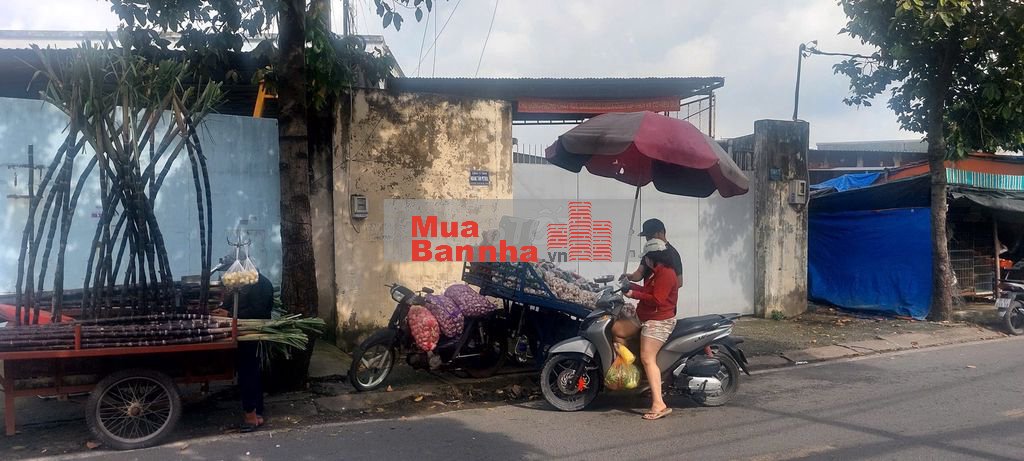 Nhà xưởng DT 400m2, mặt tiền Nguyễn Thị Sáu, gần ngã 5 Chợ Đầu Mối HM