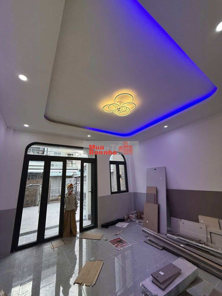 NHÀ ĐẸP XUẤT SẮC FULL NỘI THẤT TRUNG TÂM PHƯỜNG 4 RỘNG RÃI K CÓ CĂN 2