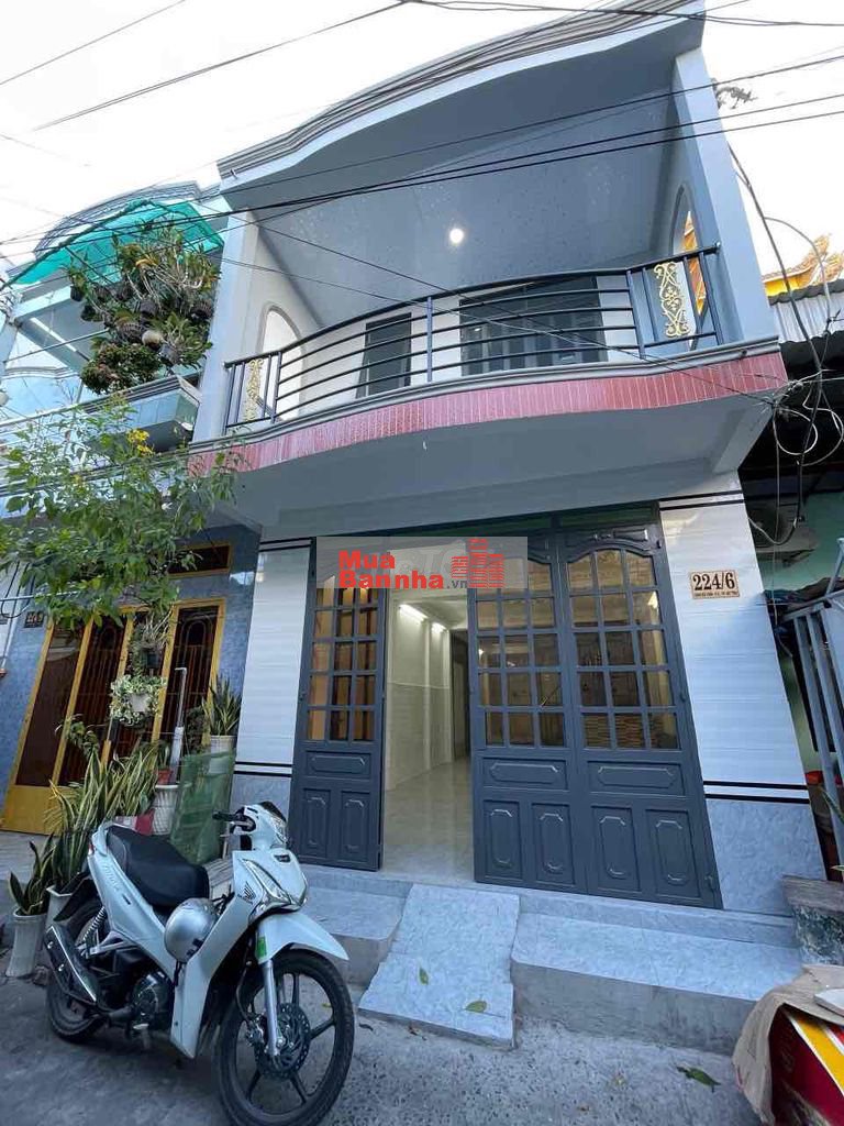 bán nhà 1trệt 1 lầu ngang 4.1 nở hậu 5.5. dài 15m. Sổ hồng riêng