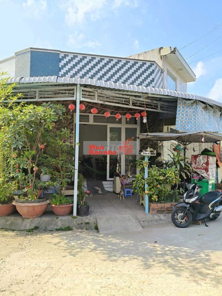 Nhà hai mặt tiền dt75m. 2 phòng ngủ. KDC Long Bình Long kiến An Giang