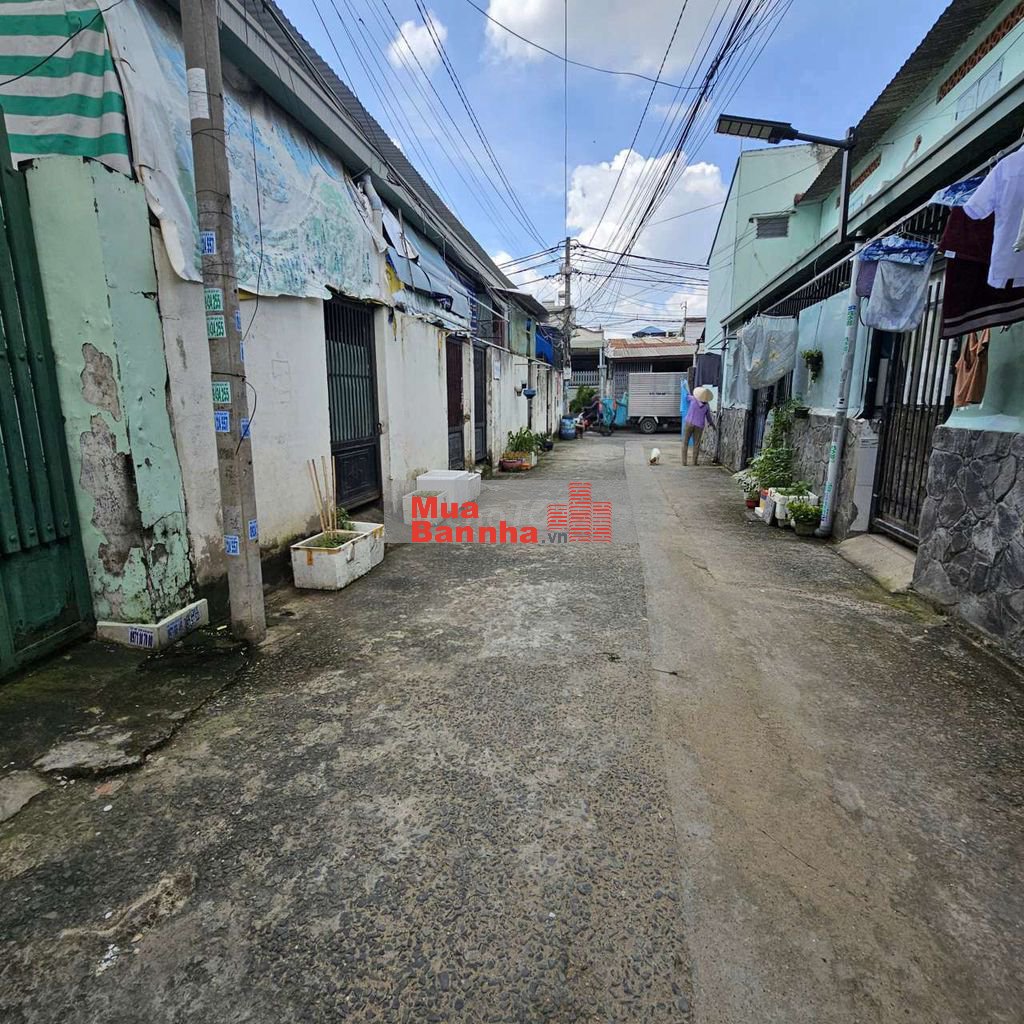 GIẢM 1TỶ _ HXH NHÀ 2 TẦNG TIỆN XÂY MỚI. 
  +Dt: 125m2 .ngang 4,7m