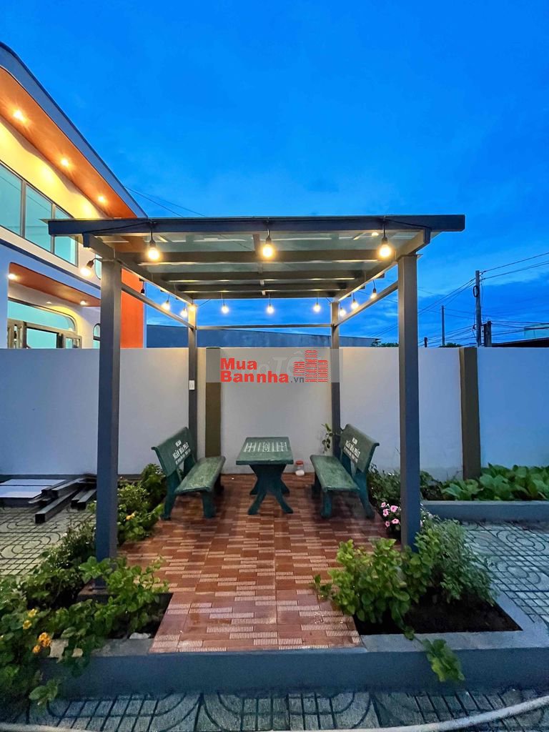 Nhà vườn sân rộng, đã hoàn công