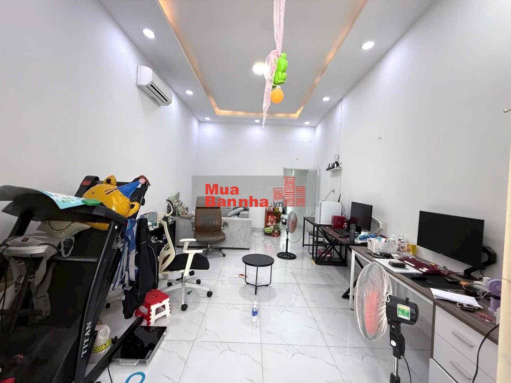 Chỉ 69tr/m2. Nhà ngay Emart Phan Huy Ích nhỉnh 4tỷ. DT: 4x17m, nở hậu