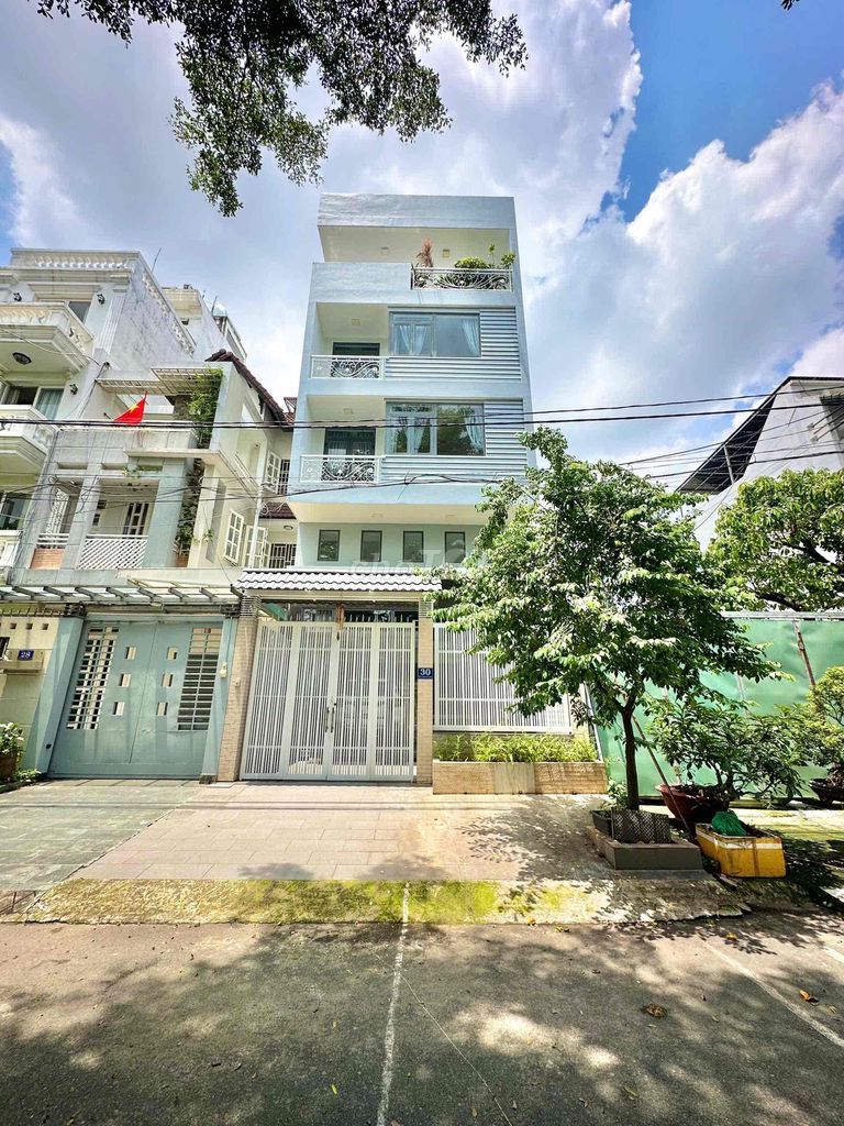 NHÀ 5 TẦNG CÓ THANG MÁY KHU BÊN SÔNG - CÁCH SÔNG 200M - GIÁ 18.8 TỶ