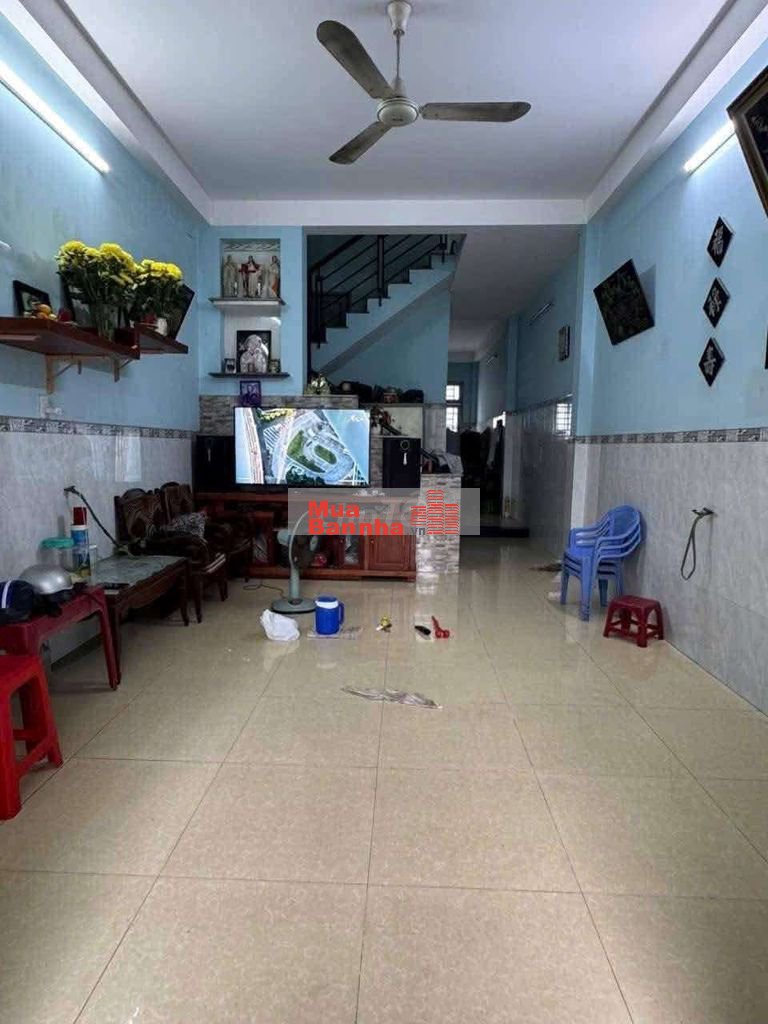 Nhà đẹp 3 tầng 4 x 20,hẻm ôtô đỗ cửa,gần ngã 4 Hóc Môn