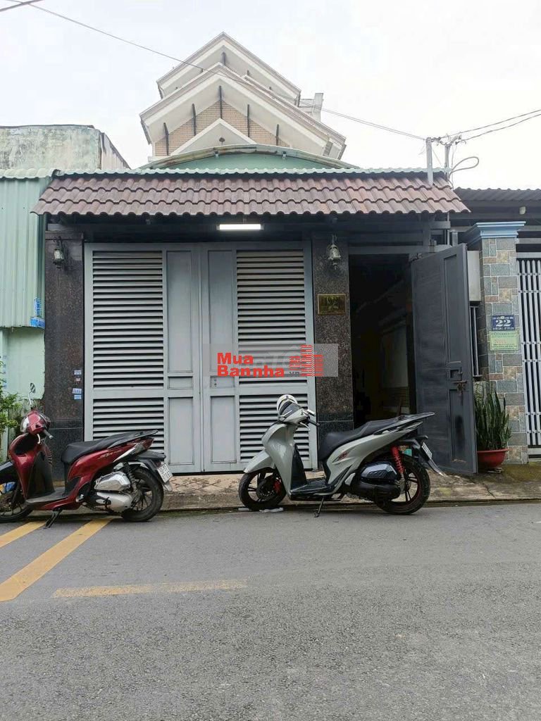 Nhà mặt tiền Bà Điểm