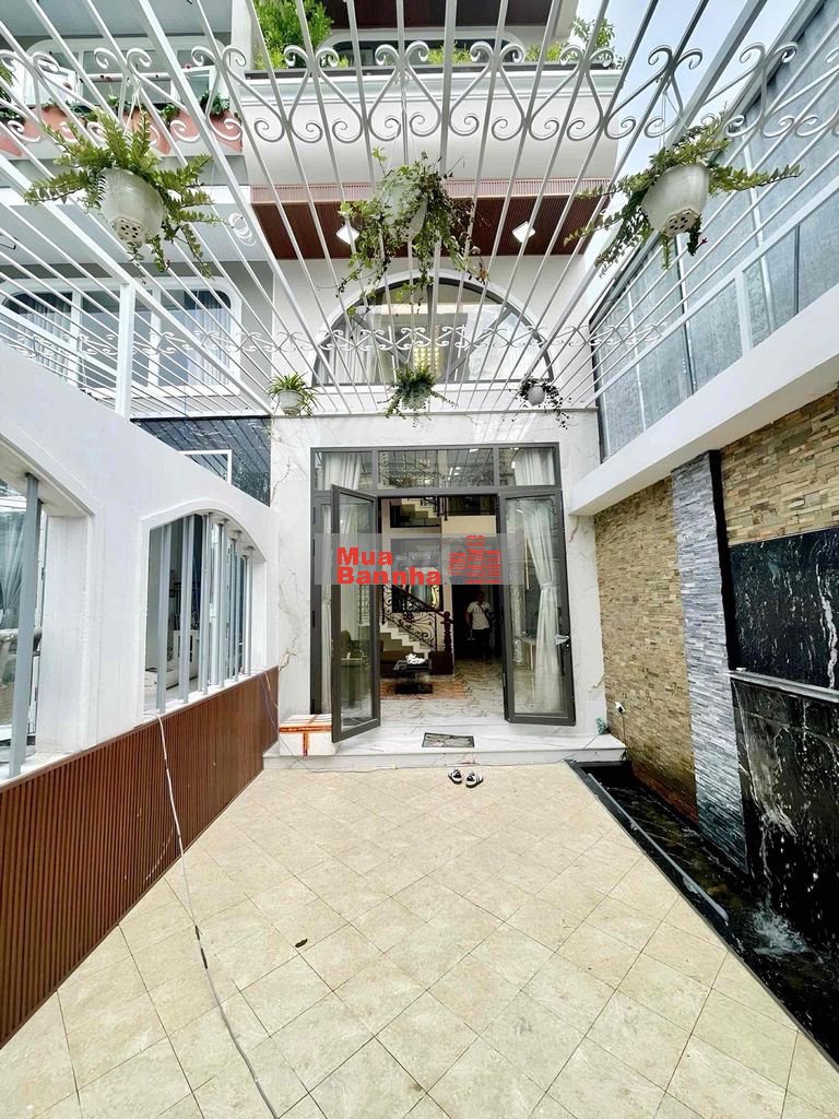 Đường xe hơi 7m - Nhà Đúc 5 Tầng Thang Máy - DT: 4,2x18 - 7.x T