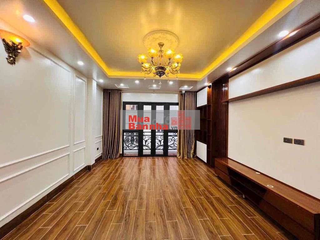 tôi bán gấp nhà cách Cầu Trắng, Quang Trung tầm 500m, rất tiện đi lại