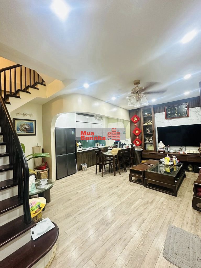 HIẾM! Bán nhà phố Vĩnh Phúc-Ba Đình, 15m ô tô tránh, ngõ thông 36m2*4T