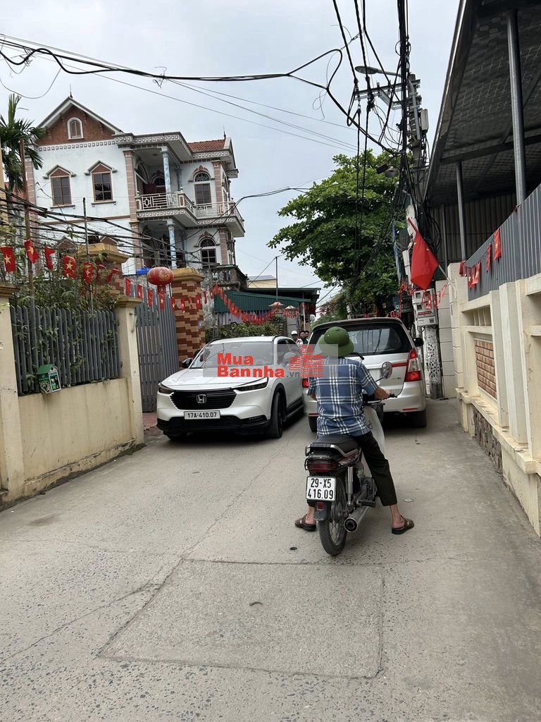 Nhỉnh 4 tỷ nhà 4T ở luôn-ô tô ngủ trong nhà- 600m ra Đại lộ THăng Long