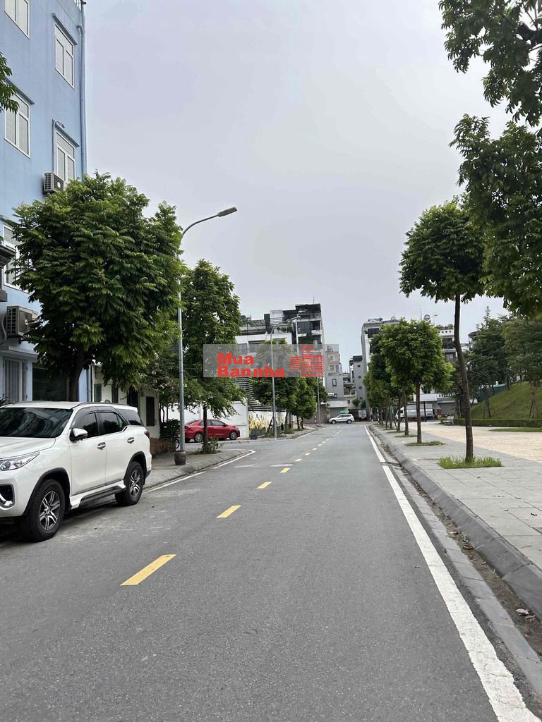 MẶT PHỐ THẠCH BÀN VỈA HÈ KINH DOANH THANG MÁY - DT 60m2 mặt tiền khủ