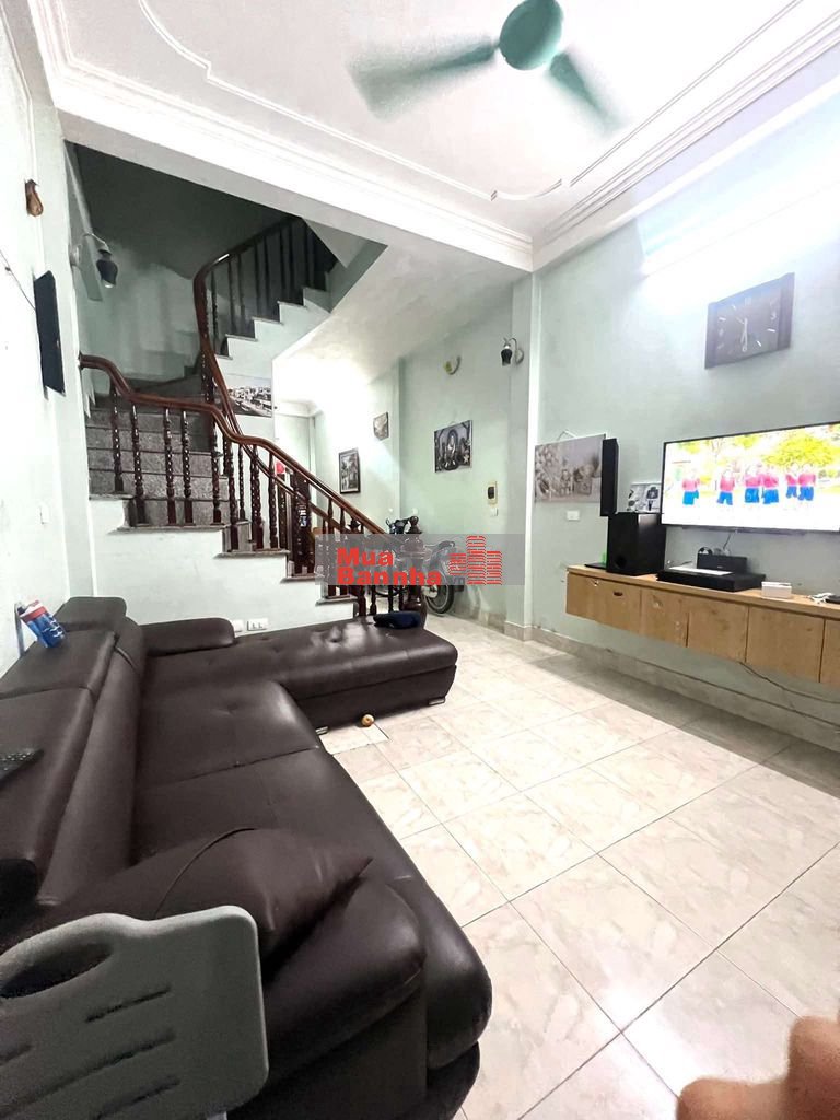 Lạc Long Quân (Cầu Giấy), 3 gác tránh, cách oto 40m, dân xây 38m*4T