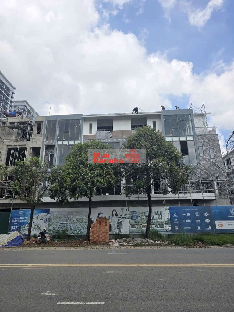 Bán nhà phố UniComplex 2 mặt tiền ngay trung tâm TP Mới BD
