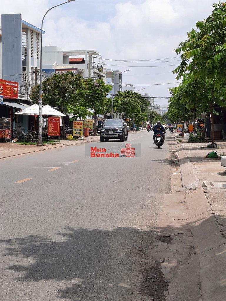 Nhà 4 lầu MT đường ĐHT giáp song hành 5x20m giá 10ty800tr TL