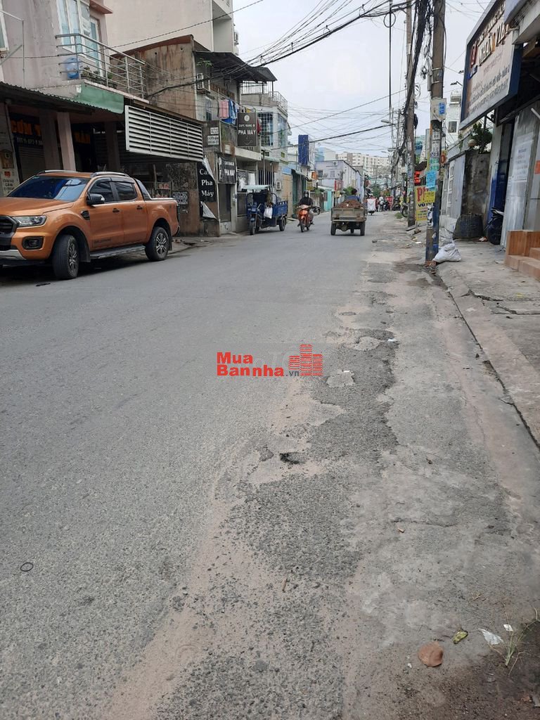 Nhà 4 lầu MT Đường Đông Hưng Thuận , DT 5x20m giá 11 tỷ 600tr. TL