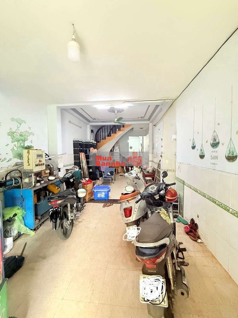 Mặt tiền đường gần chợ Gò Xoài, dt 4x17, 1 trệt 2 lầu giá 4 tỷ 95 tl