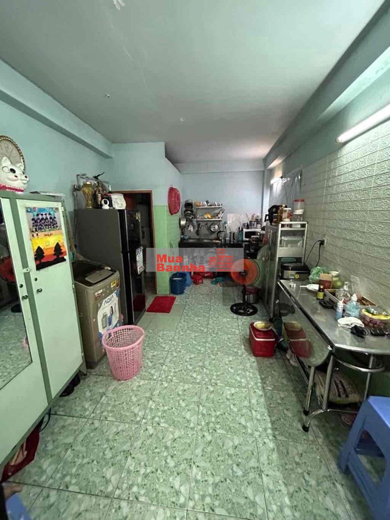 Kẹt tiền cần bán gấp nhà mặt tiền hẻm .