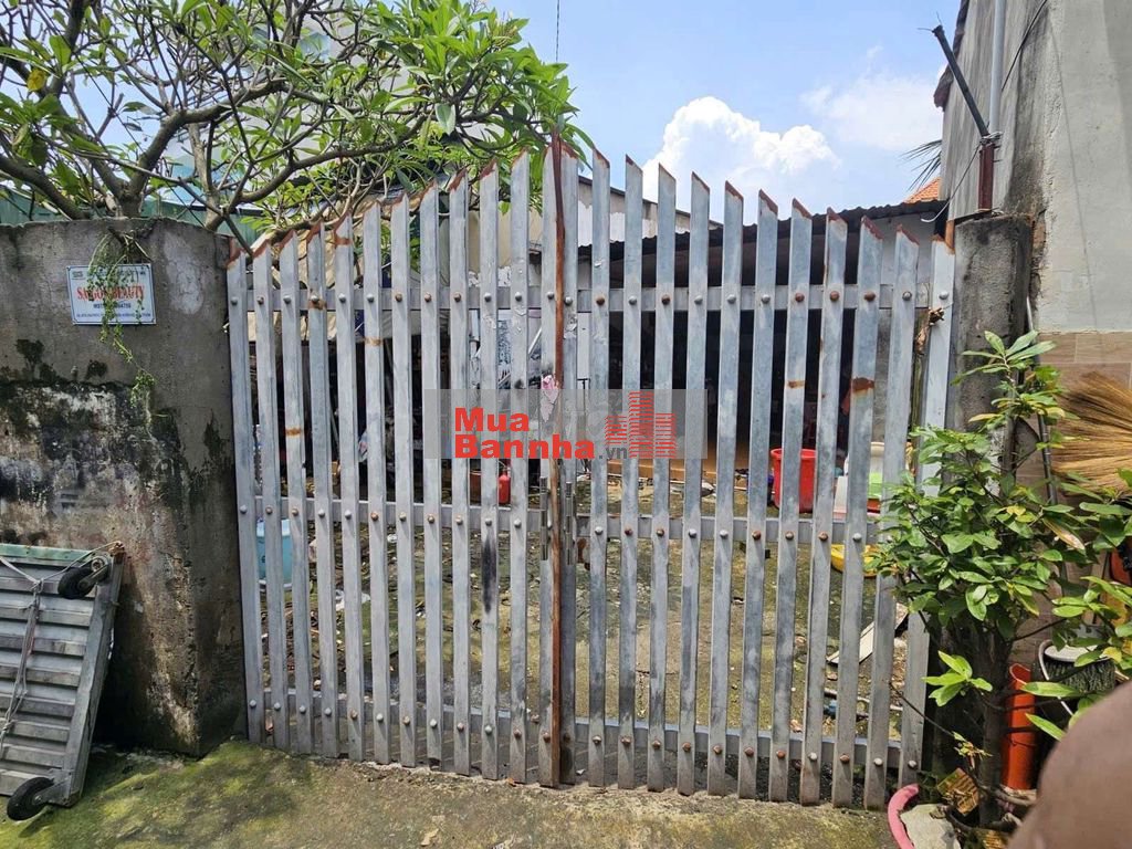 Giảm còn4tỷ200tr nhà SHR Thị TrấnHM 8*16m đgxehơi 2xec đg Quang Trung