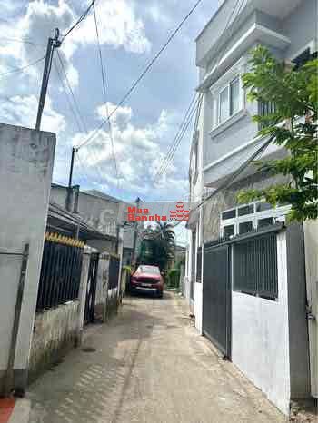 Cần bán nhà 1 trệt 1 lầu , còn mới cứng cáp , gần chợ Tân Vạn ,