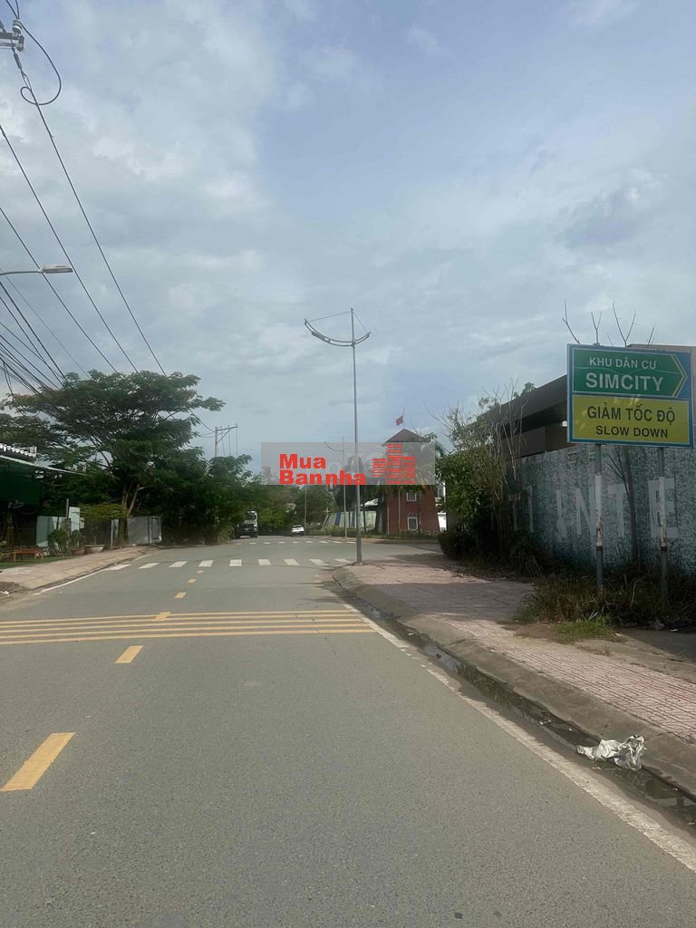 Nhà phố mặt tiền đường N3 khu simcity lã xuân oai !