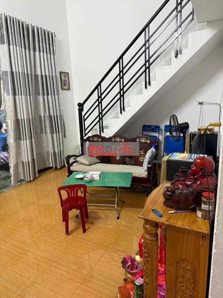 Nhà gác lửng đúc Đoàn Văn Cừ đường 5m5 lề 3m