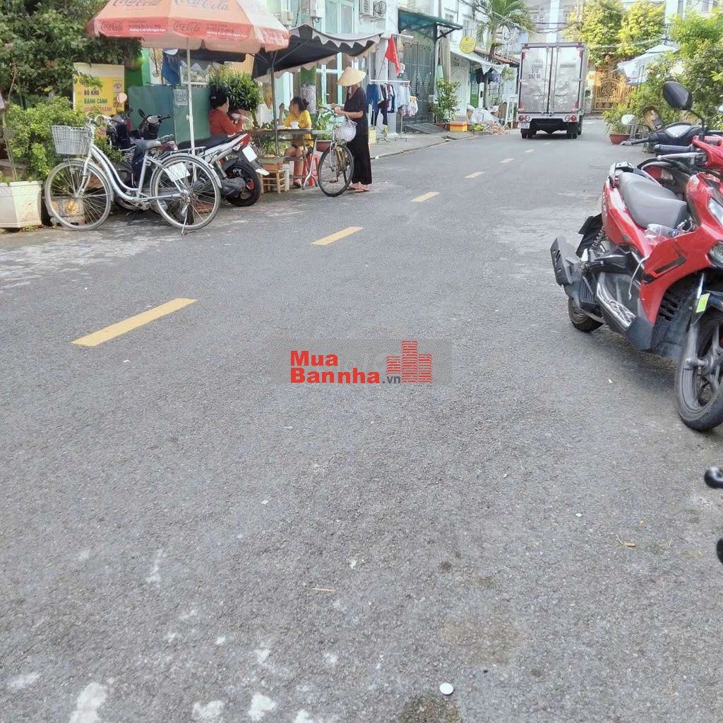 Nhà Mặt tiền 4 tầng, chỉ 8,x tỷ, DT 55m2, ngay chợ Tân Hương, Tân Phú