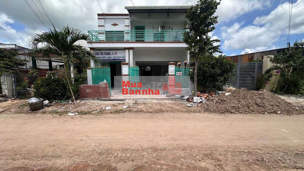 Nhà lầu 1 tấm, và 8 phòng trọ. Fun phòng. Chỉ 3 tỷ 100 thu nhập ngay