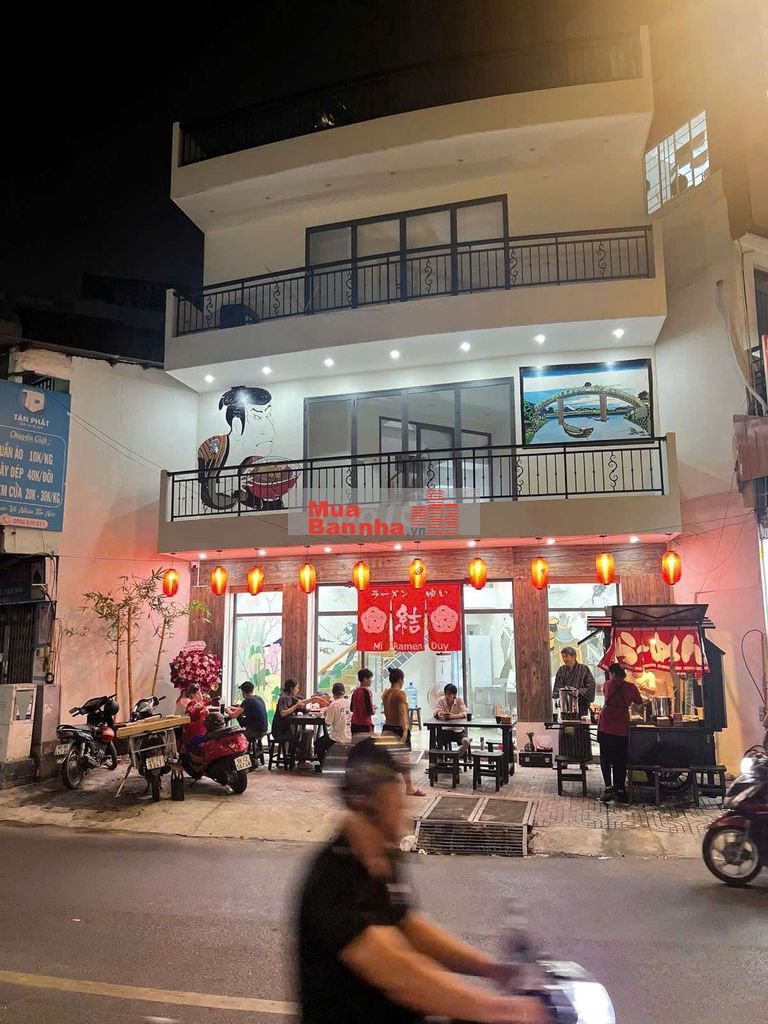 Bán nhà mặt tiền mới xây,đã có sổ,hoàn công, khu vực đông đúc,lề rộng