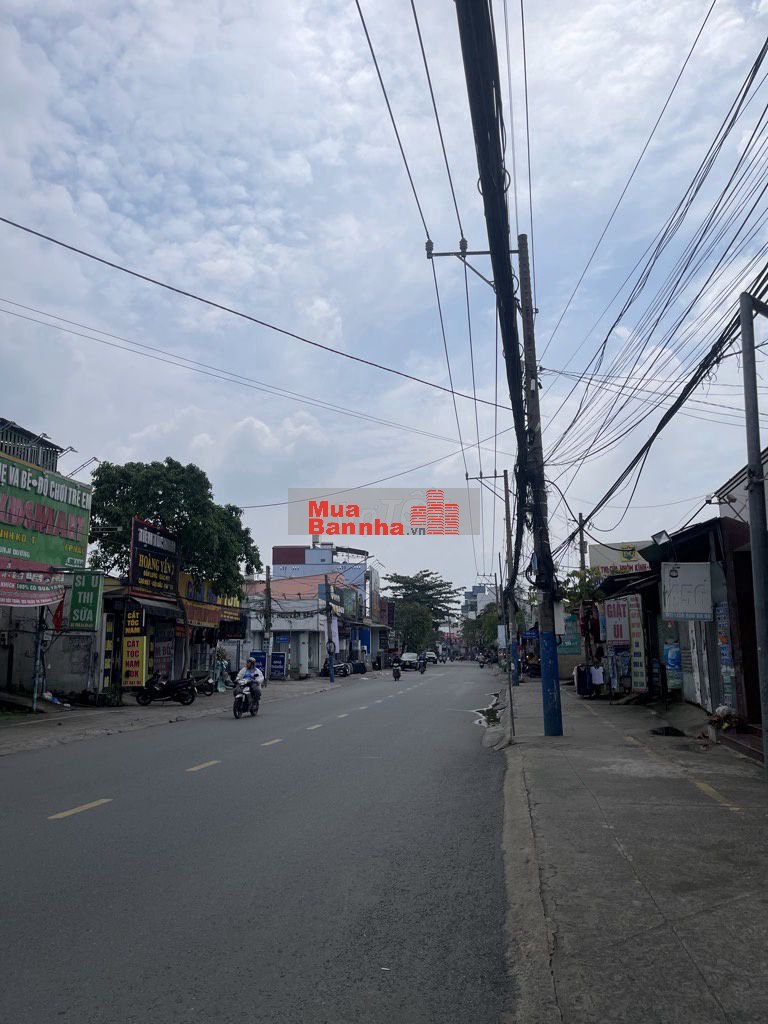 138.7m2 gồm nhà và 6 phòng trọ hiếm gần chợ dĩ an 5,6 tỷ hẻm xe hơi.