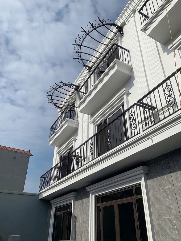 Bán nhà 52m2, 3 tầng hoàn thiện đẹp tại Văn Lâm, Hưng Yên chỉ 2.85 tỷ