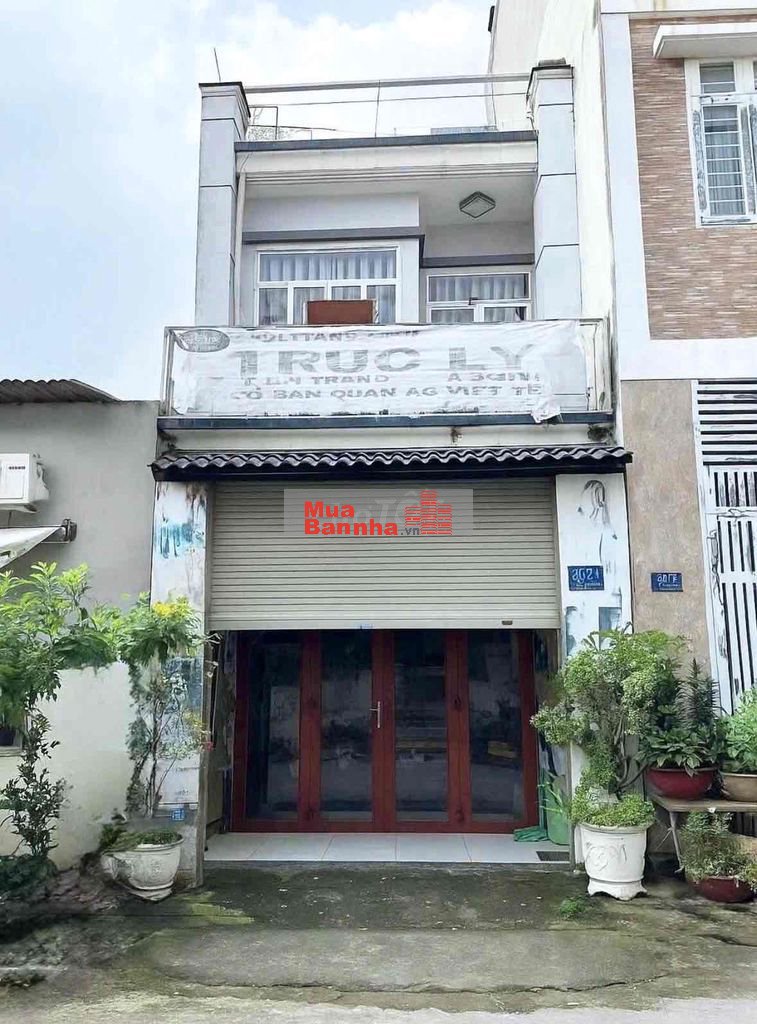 hẻm lớn giá 1ty250tr sổ hồng riêng gần chợ Phú Lợi 2