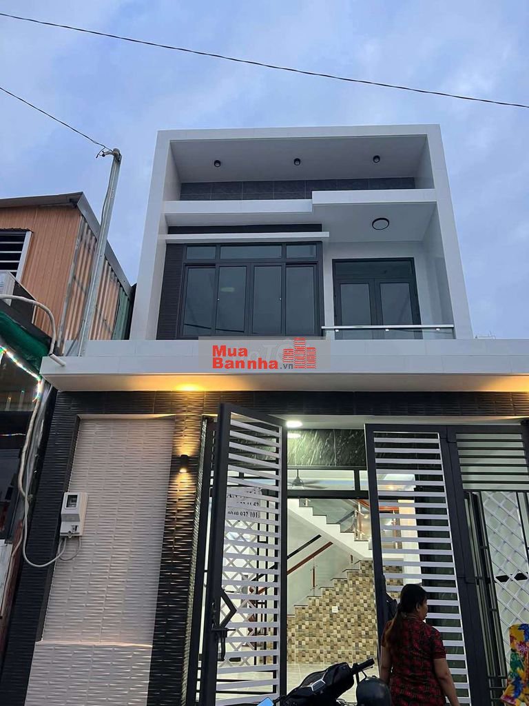 Bán nhà ở 18B Chợ Bình Chánh giá 1,07 tỷ có Sổ hồng riêng thổ cư 100m2