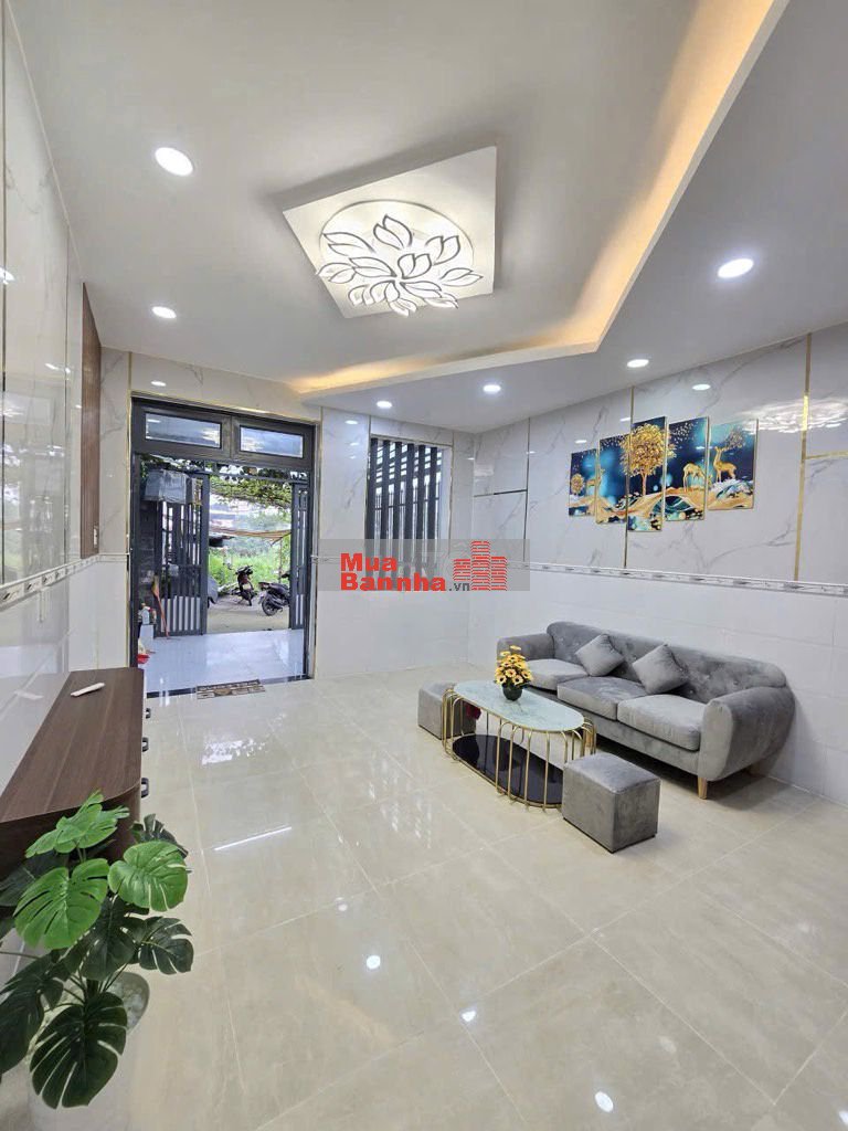 CẦN BÁN GẤP NHÀ ĐẸP 3 TẦNG GẦN NGAY LÊ VĂN QUỚI