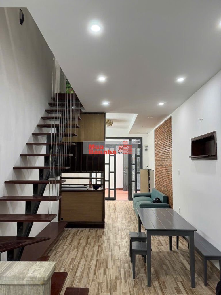 Bán nhà mới đẹp 2 tầng đường Huỳnh Văn Bánh 49m2 giá 8,9 tỷ.