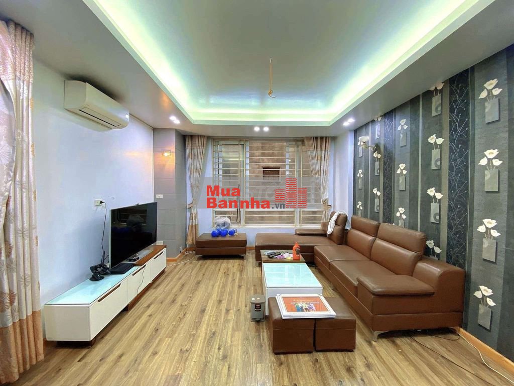 Bán gấp! Phố Tôn Thất Tùng, ngõ nông, thông tứ phía, 37m*5t, ở ngay