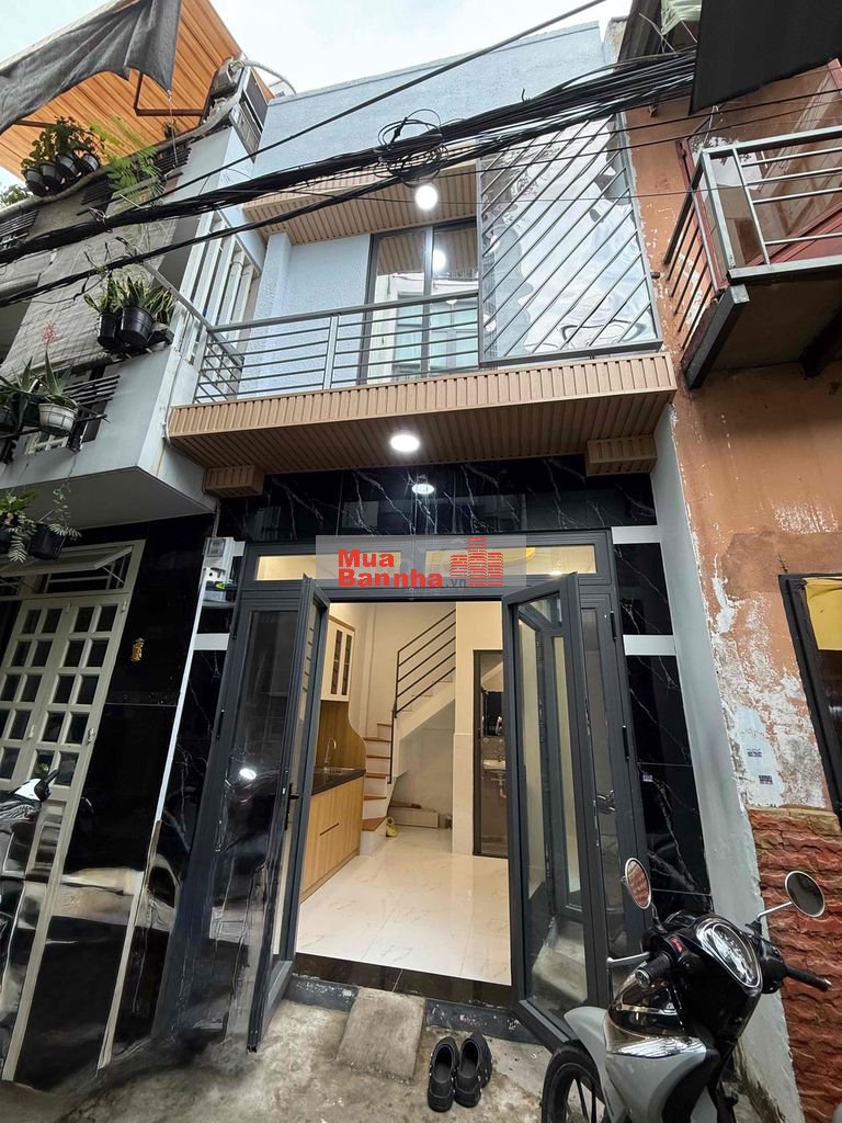 Hẻm 737/ Lạc Long Quân p10 Tân Bình, 3.3x4m, 2 lầu, 2pn 2wc giá 2.4 tỷ