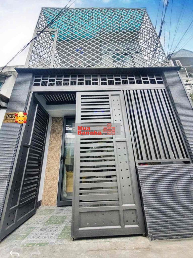 Nhà Ngay trung tâm thị trấn đường huỳnh tấn phát , sổ hồng riêng.