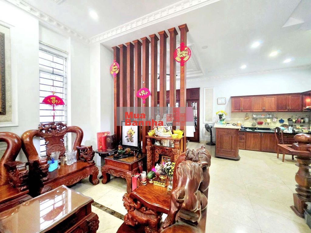 Bán Nhà 3 tầng - Mặt tiền - Gần chợ Hiệp Bình, Thủ Đức
Hạ