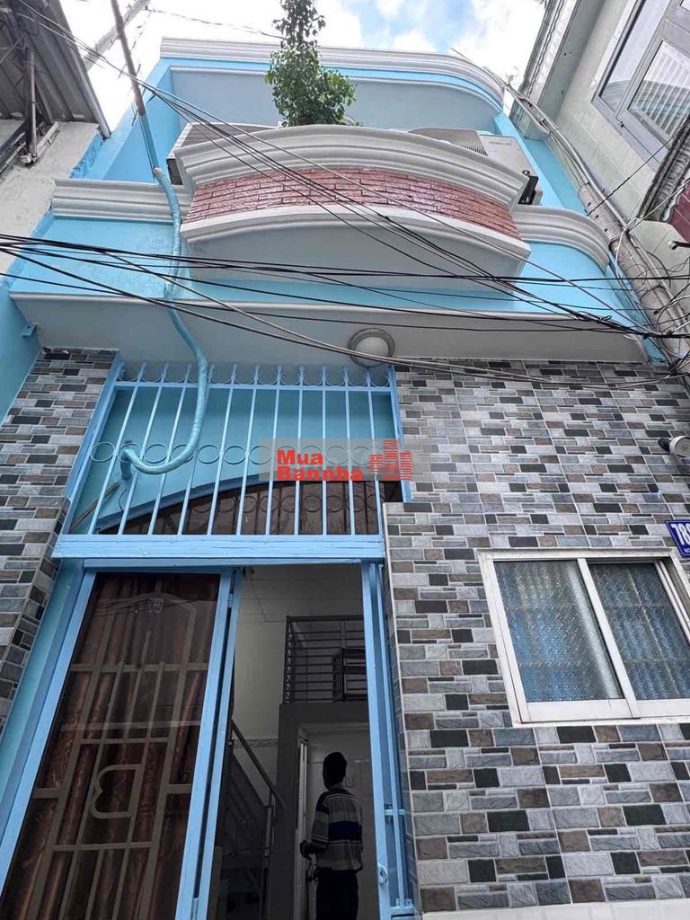 NGAY VÒNG XOAY PHẠM VĂN ĐỒNG - 2 TẦNG - 30M RA MẶT TIỀN.