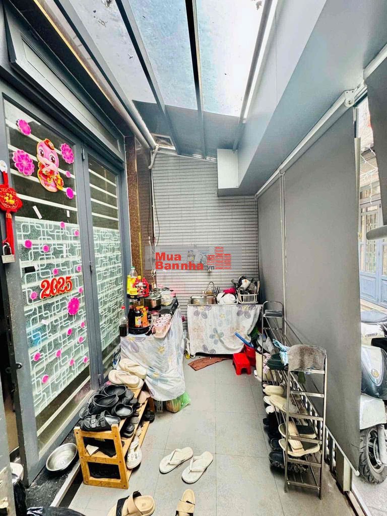 Bán nhà hxh cmt 8 gần cv lê thị riêng 38m2 5 tầng hẻm thông xe hơi