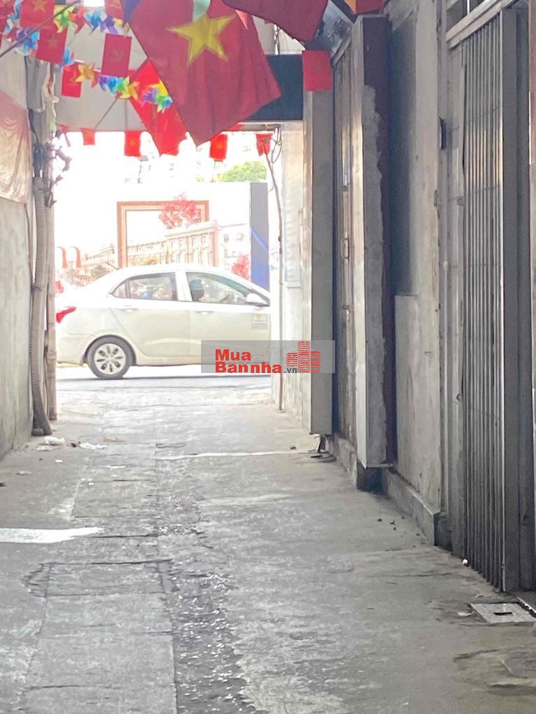 Bán nhà phố Ngọc Khánh, ngõ nông, rộng xe ba gác thiết kế được thang