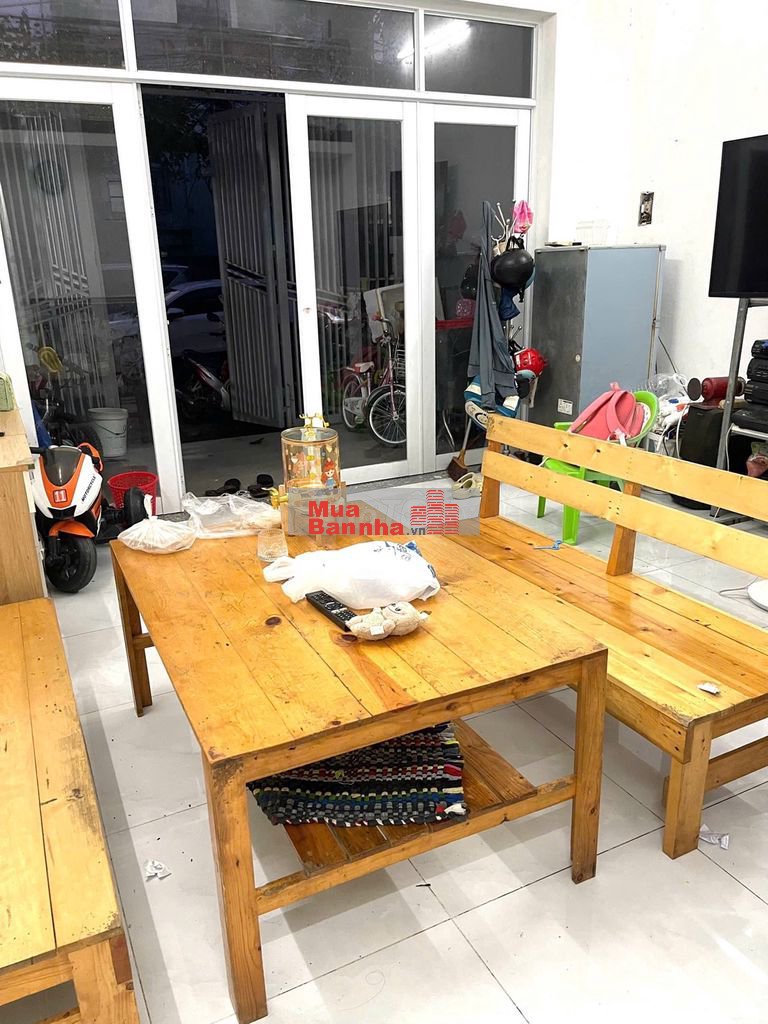 Nhà gác lửng mặt tiền đường 5.5m sát biển giá tốt